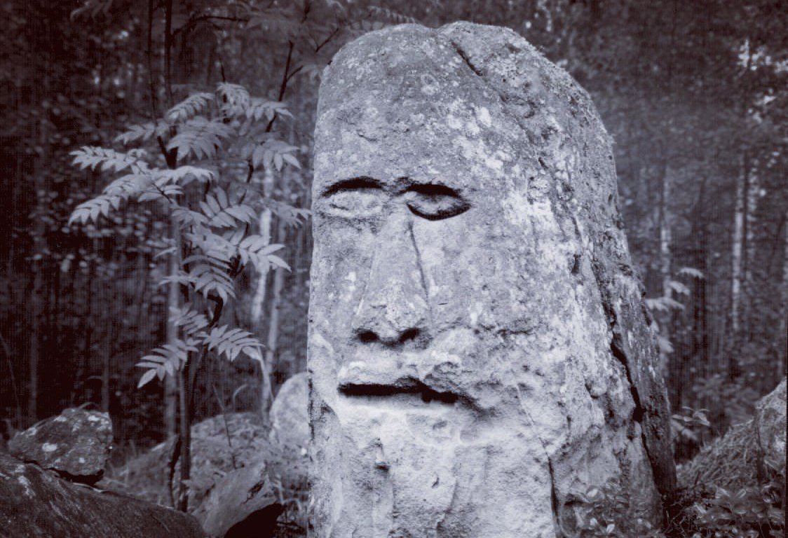 1124x768, 175 Kb / идол,тайга,камни