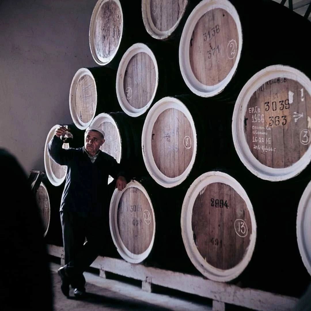 1080x1080, 112 Kb / Бочка, коньяк, СССР, Армения