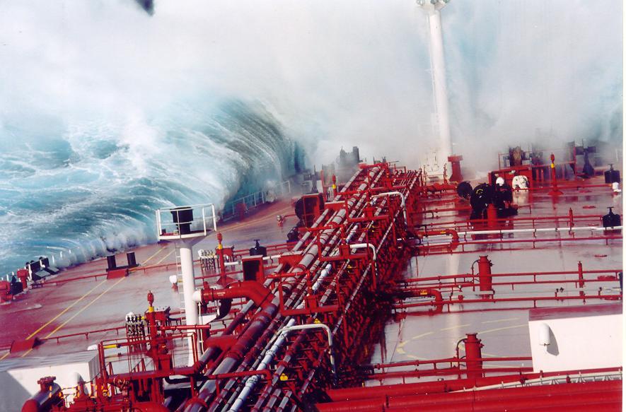 885x583, 85 Kb / шторм,атлантика,танкер,Petrodvorets,нырнул,в грузе