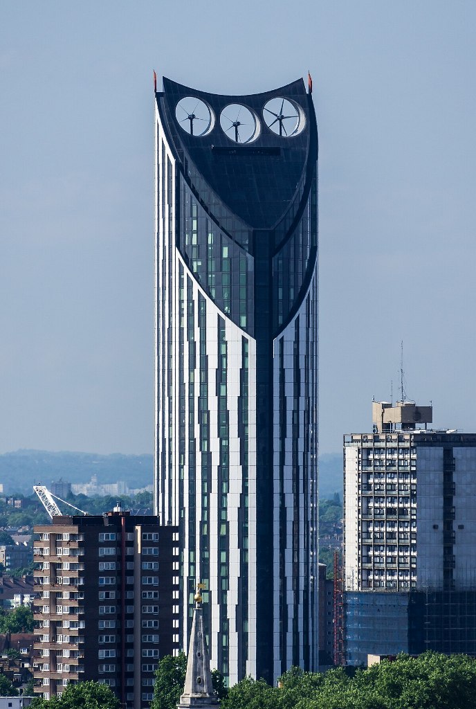 688x1024, 163 Kb / лондон,высотка,ветрогенератор,шпиль,флюгер