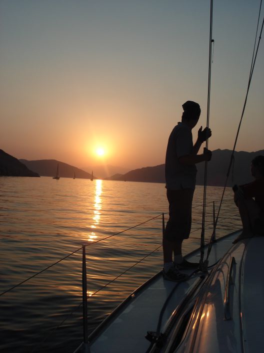 528x704, 52 Kb / закат,силуэты,регата,экипаж,россия