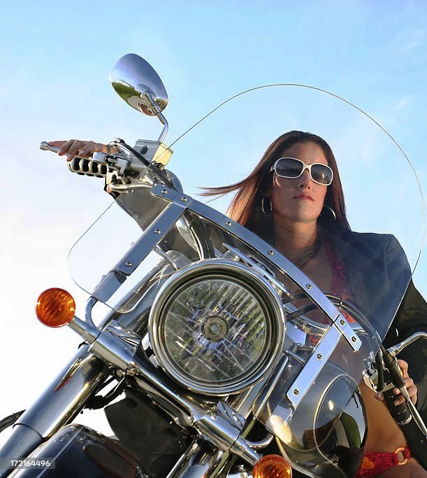 611x683, 97 Kb / мотоцикл,ветровик,очки,шатенка,бикини,куртка