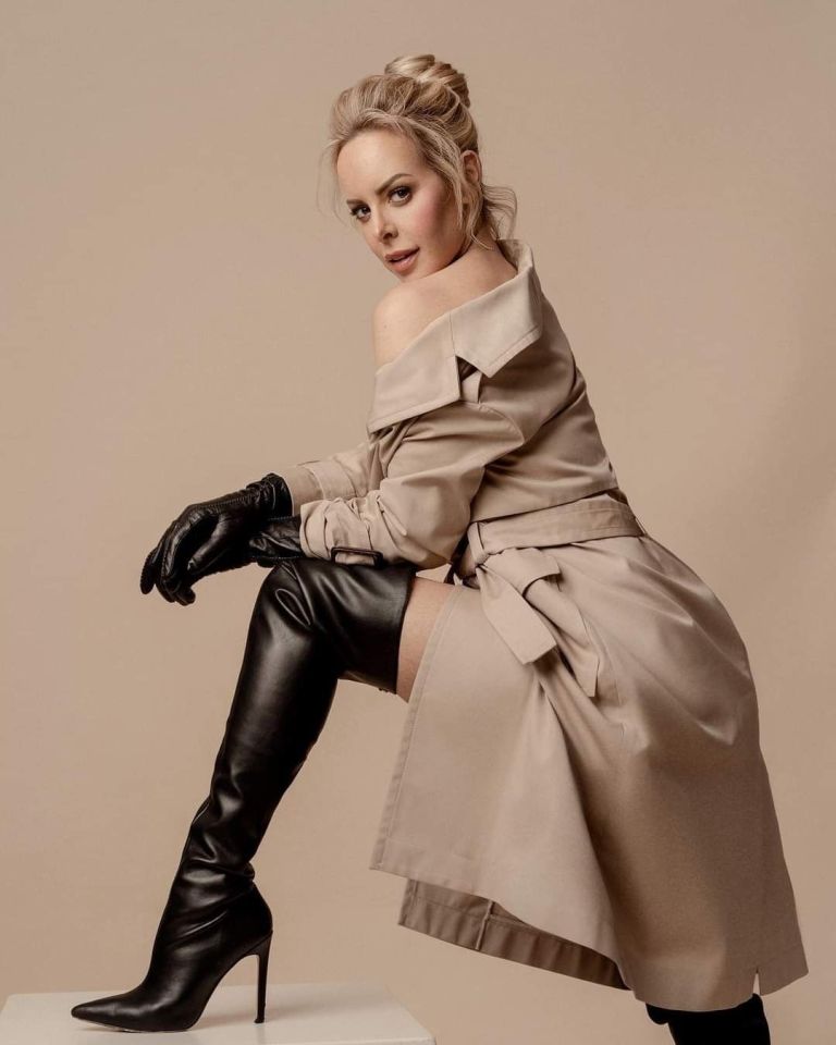 768x960, 55 Kb / блондинка, перчатки, плащ, сапоги, Isabel Edvardsson