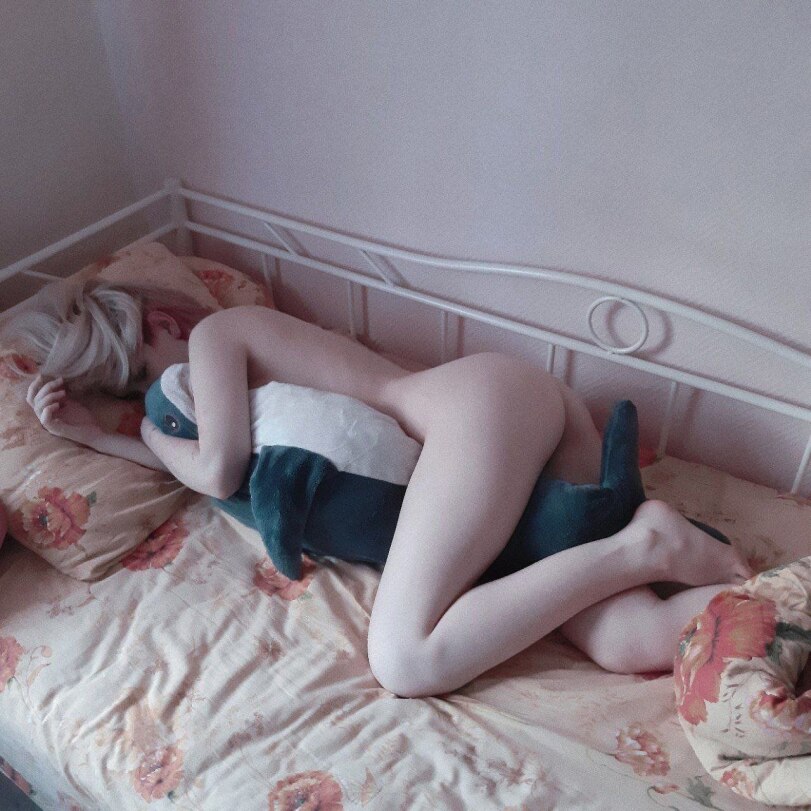 811x811, 139 Kb / кровать, акула