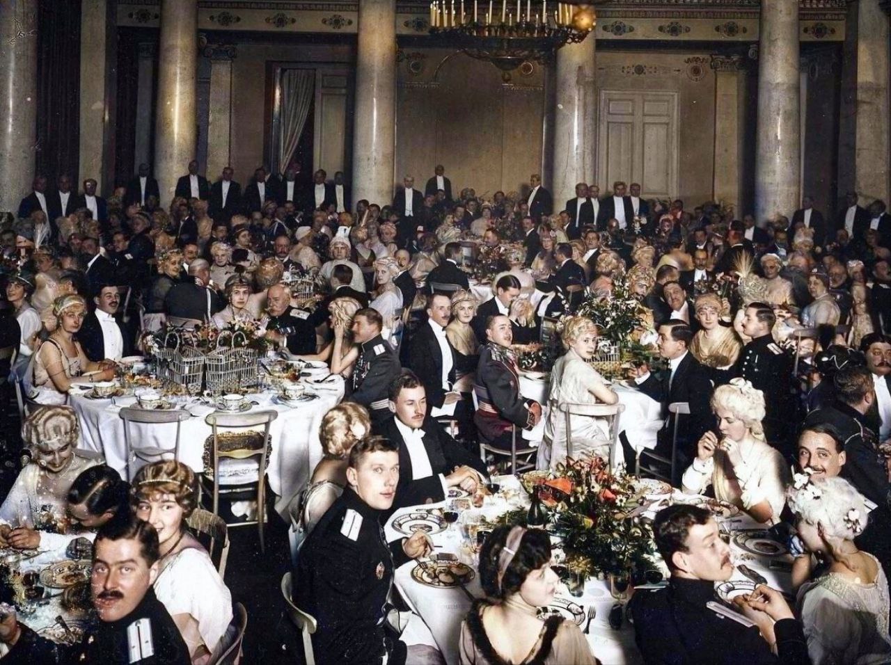 1280x956, 281 Kb / Балы, красавицы, лакеи, юнкера, хруст французской булки, Российская Империя