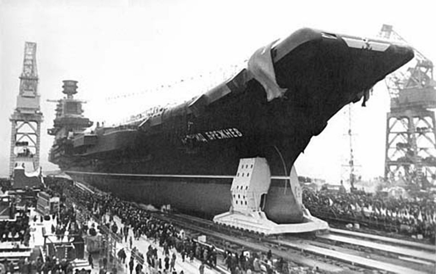 1466x921, 192 Kb / Авианосец, корабль, ч/б, ссср, Леонид Брежнев