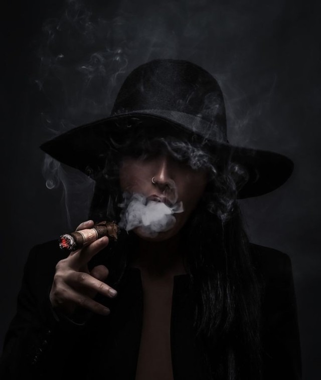 640x758, 43 Kb / сигара, дым, шляпа