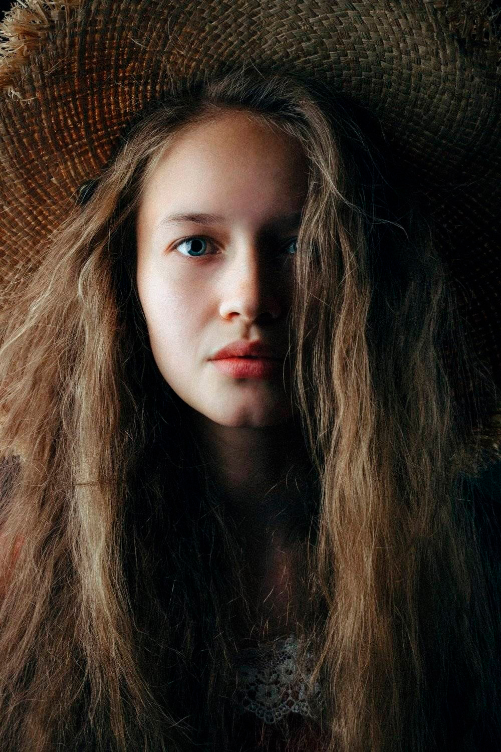 1000x1500, 597 Kb / лицо, шляпа, локон