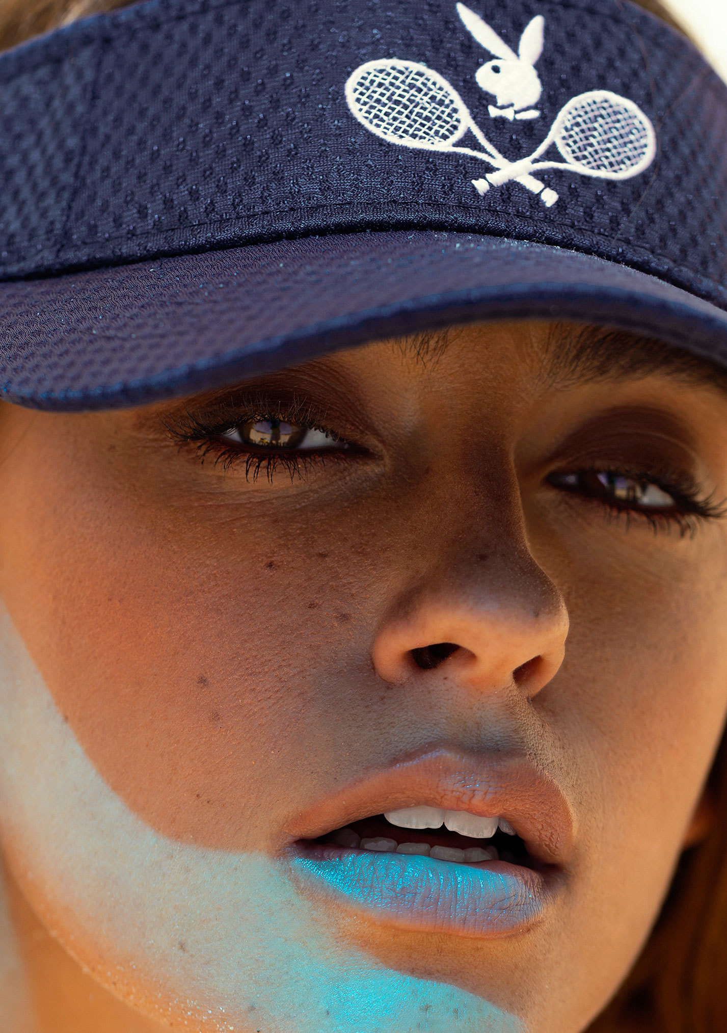 1427x2027, 595 Kb / заяц, ракетка, playboy, лицо