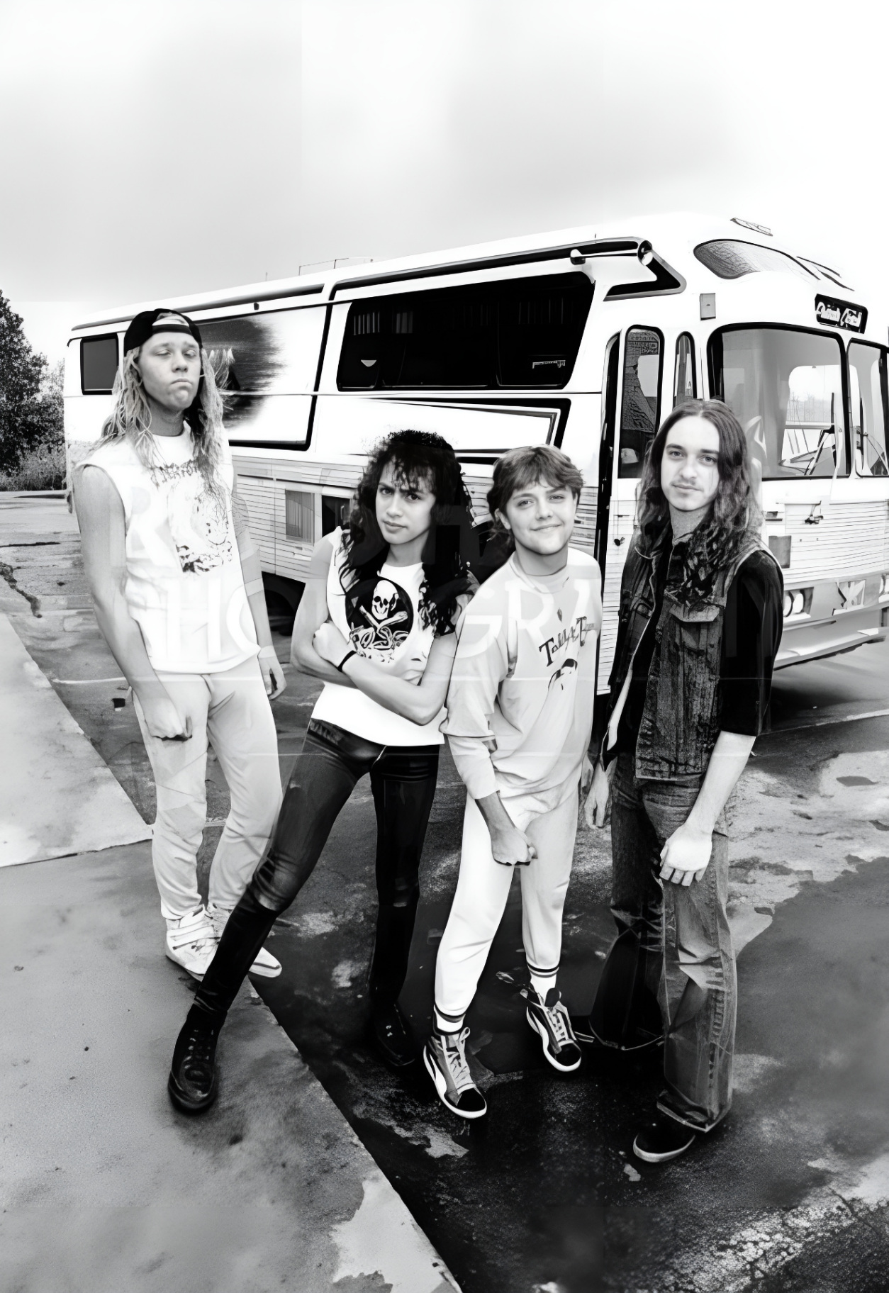 1254x1824, 630 Kb / metallica, автобус, ч/б