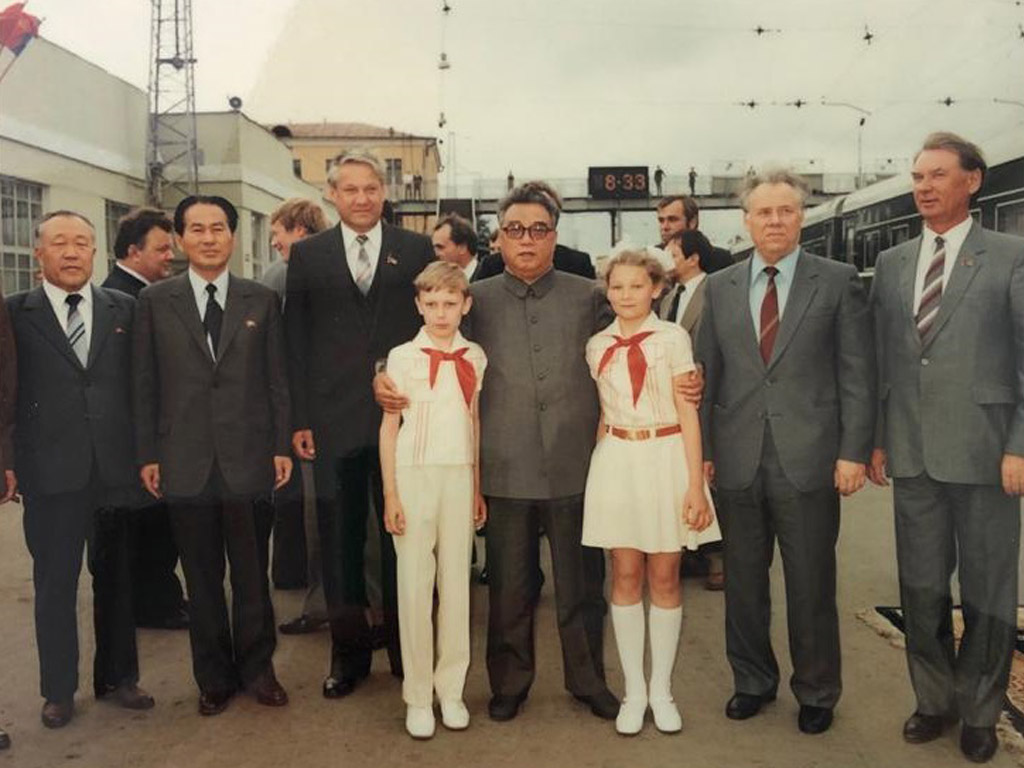 1024x768, 166 Kb / Ельцин, КНДР, Ким Ир Сен, пионер, галстук, пиджак