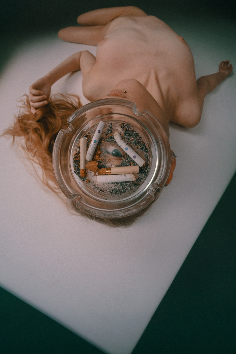 1003x1504, 435 Kb / пепельница, бычок