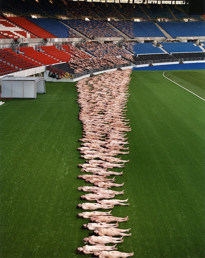 800x1005, 241 Kb / стадион, поле, очередь