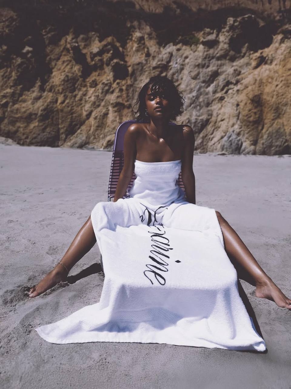 960x1280, 447 Kb / Чёрный, белый, песок