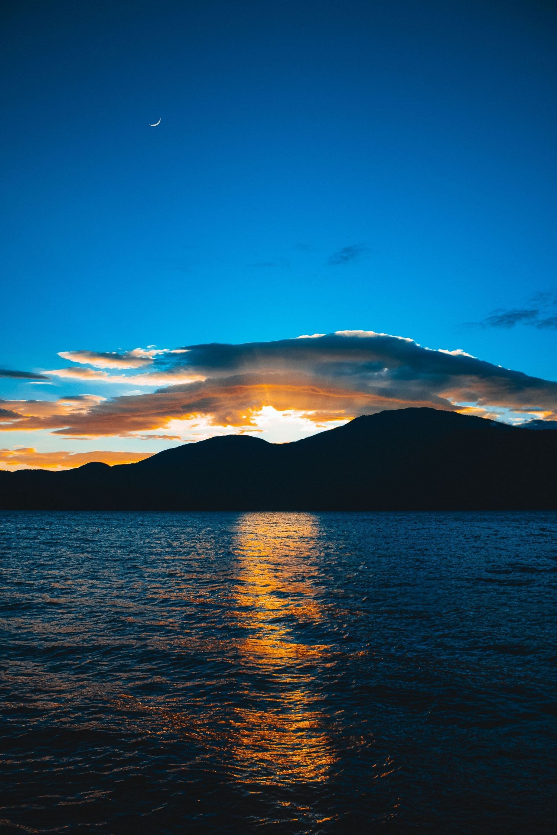 1842x2764, 482 Kb / море, горы, облака, закат, рассвет, небо, месяц, пейзаж