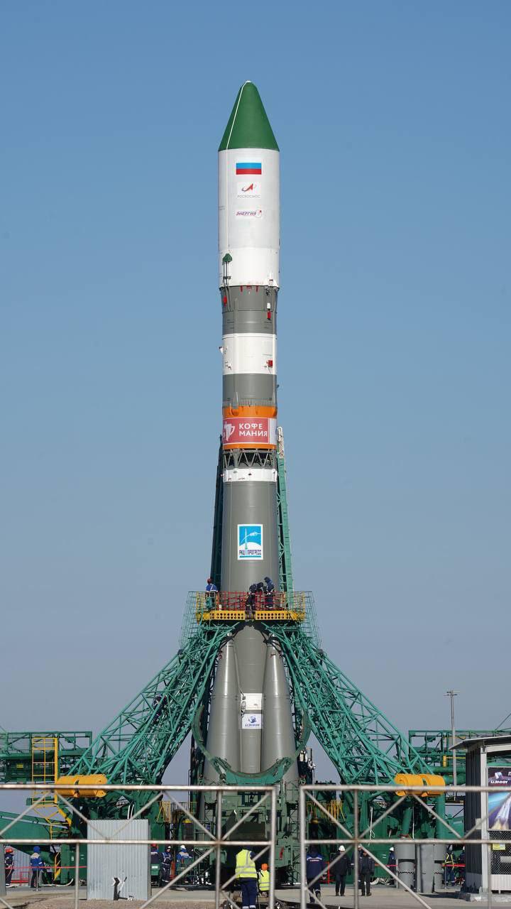 720x1280, 77 Kb / Кофемания, ракета, Прогресс, Союз, реклама, логотип, пуск, Байконур