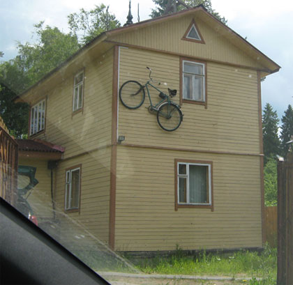 420x409, 38 Kb / велосипед, дом, защита