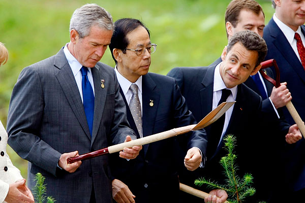 600x400, 63 Kb / буш, лопата, саммит