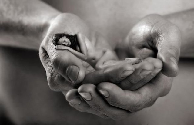 640x413, 30 Kb / девушка, ладони, ч/б, фотошоп