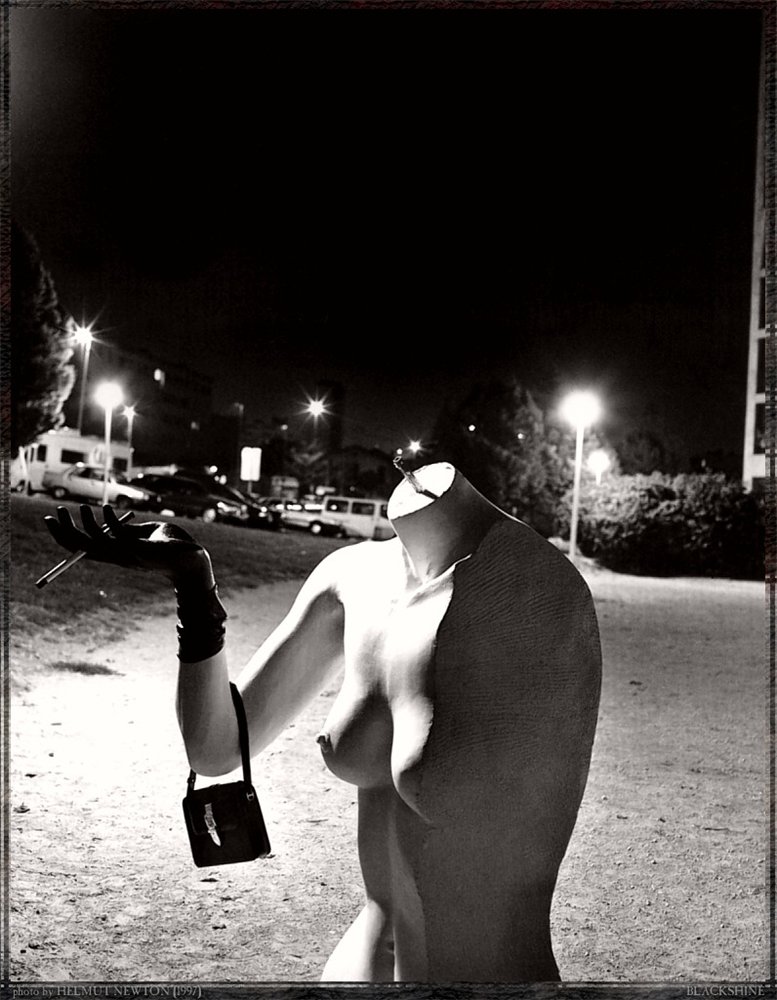 777x1000, 123 Kb / скульптура, без головы, сигарета, ч/б, перчатки