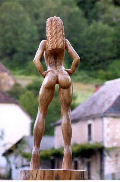 398x600, 207 Kb / скульптура, фигурка, дерево, попа, ноги