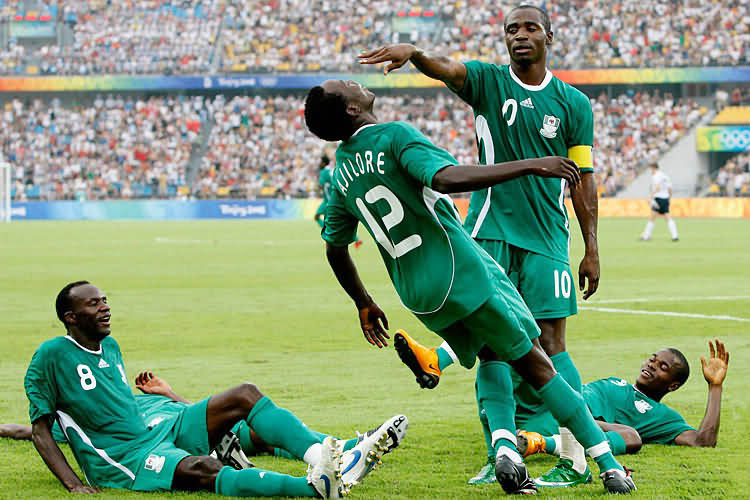 750x500, 97 Kb / негры, футболисты, шаман