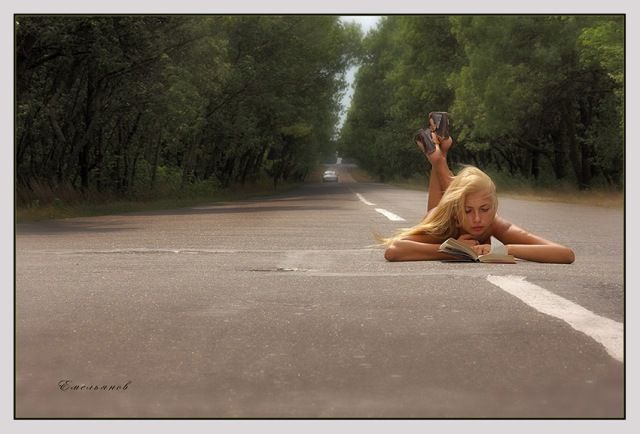 640x434, 42 Kb / дорога, блондинка
