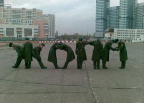 459x328, 23 Kb / солдаты, жопа