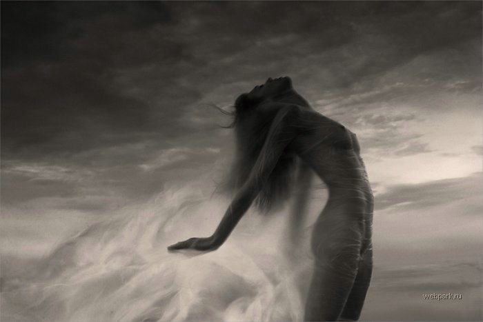 700x467, 32 Kb / девушка, небо, облака, поток