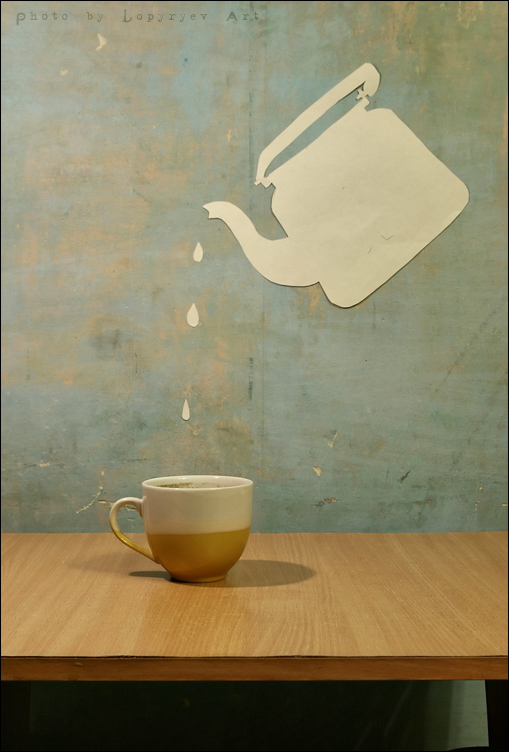 509x752, 178 Kb / чайник, чашка, бумага, стена, капли