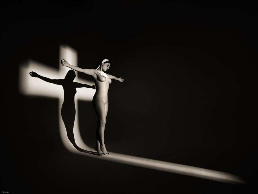 900x675, 30 Kb / тень, ч/б, крест