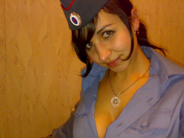 604x453, 37 Kb / девушка, милиция, кокарда, пилотка, разврат