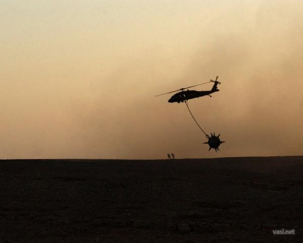 600x480, 17 Kb / вертолет, люди, булава, размажет