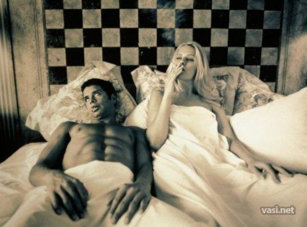 600x443, 38 Kb / постель, пара, клетка, курит, слабак