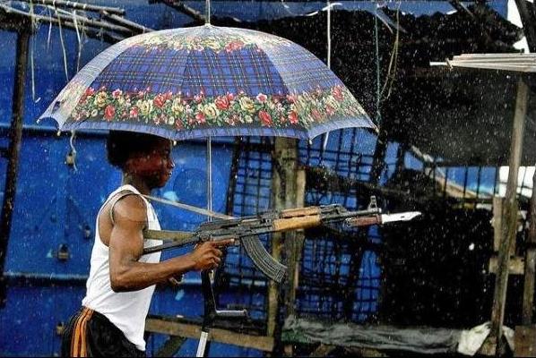 598x400, 61 Kb / зонтик, автомат, чувак