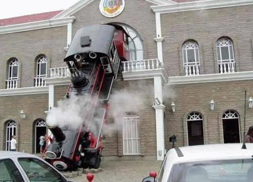 500x360, 36 Kb / паровоз, здание