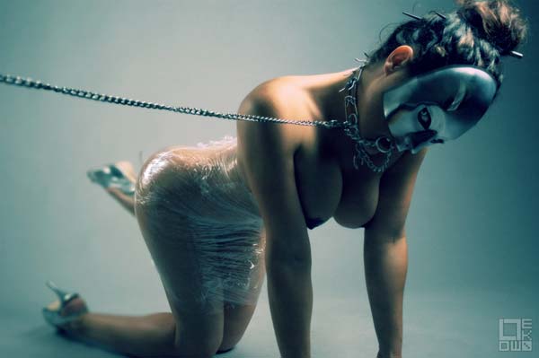 600x399, 19 Kb / маска, цепь, ошейник, целлофан