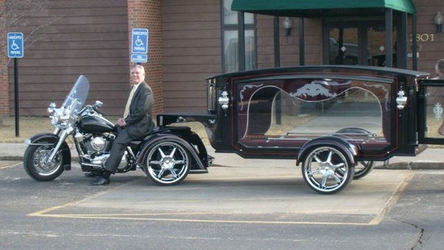 640x361, 49 Kb / катафалк