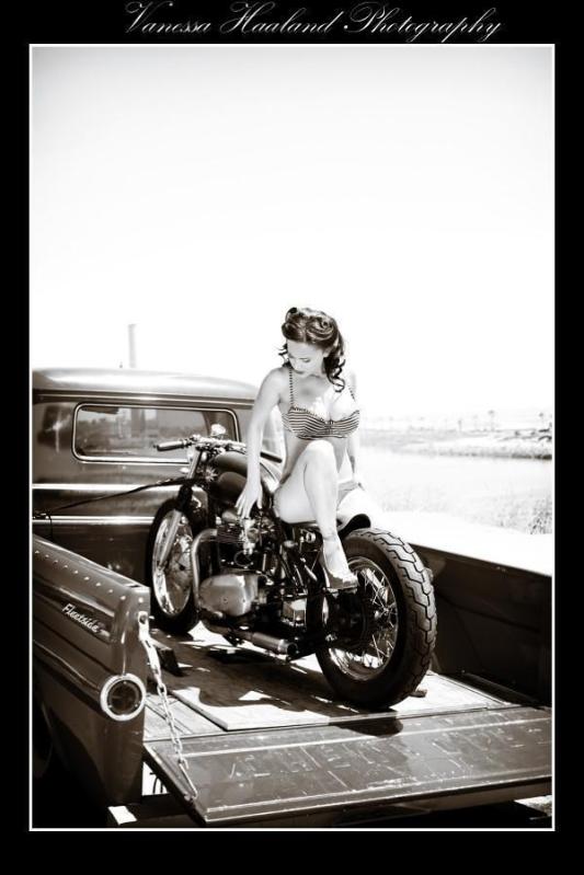 533x799, 46 Kb / мотоцикл, сепия, кузов, купальник, полоски