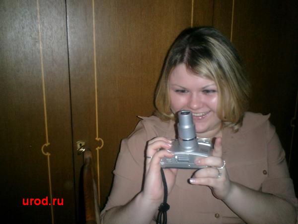 600x450, 27 Kb / девушка, фотоаппарат, радость