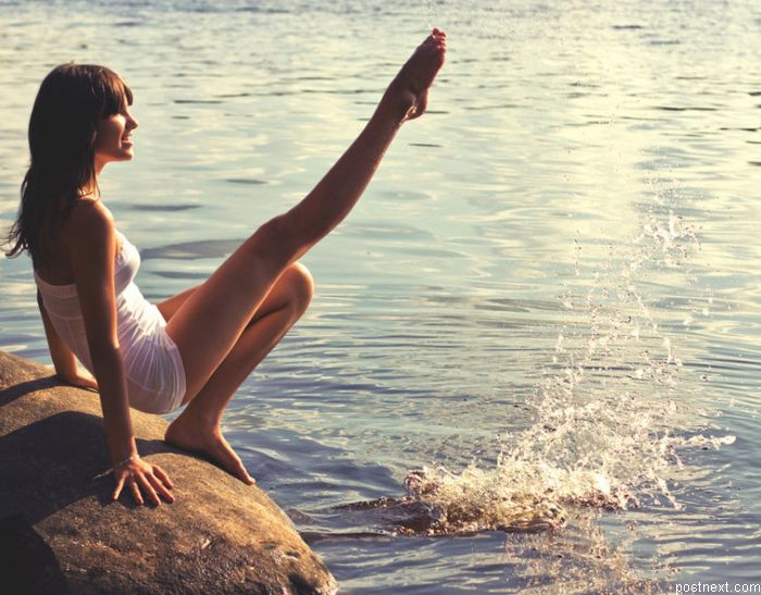 700x547, 92 Kb / девушка, ноги, вода, лето