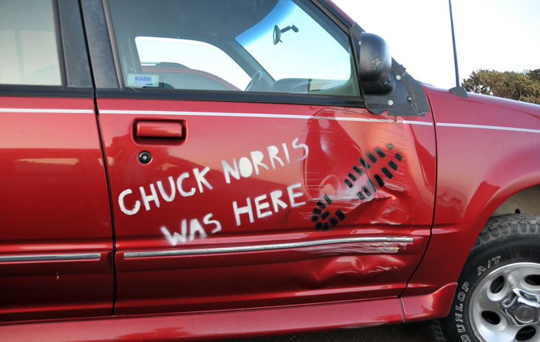 787x499, 113 Kb / авто, чак, норрис, след