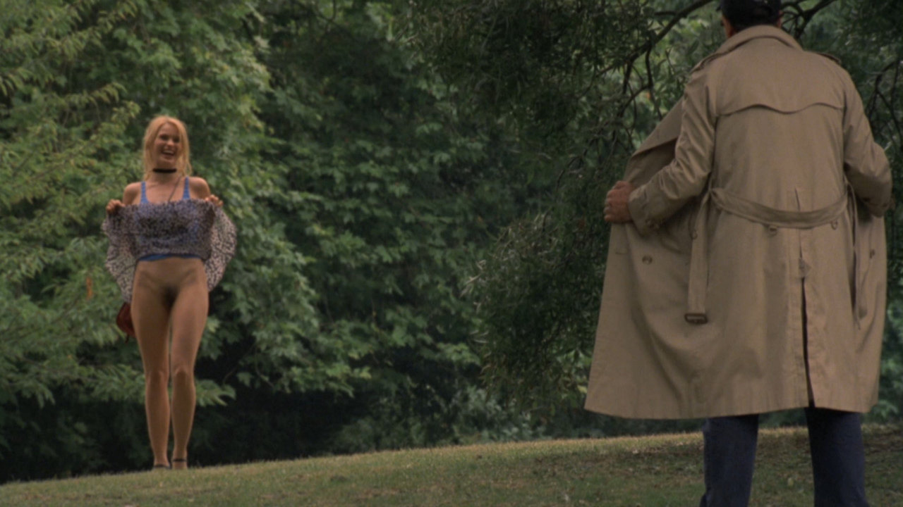 1280x720, 161 Kb / нимфоманы, эксгибиционист, парк, плащ