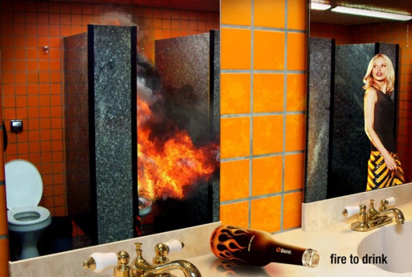 600x404, 97 Kb / реклама, бёрн, burn, туалет, кабинка, бутылка, зеркало, отражение, баба, телка, девушка, блондинка, огонь, пожар, пламя