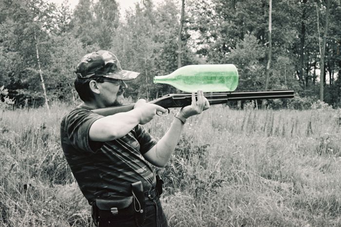 700x467, 84 Kb / охотник, бутыль