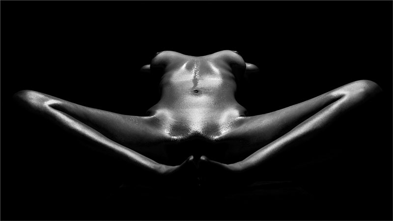 800x450, 27 Kb / ч/б, поза, ноги