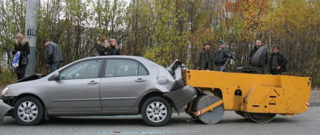 633x268, 71 Kb / авария, каток, машина