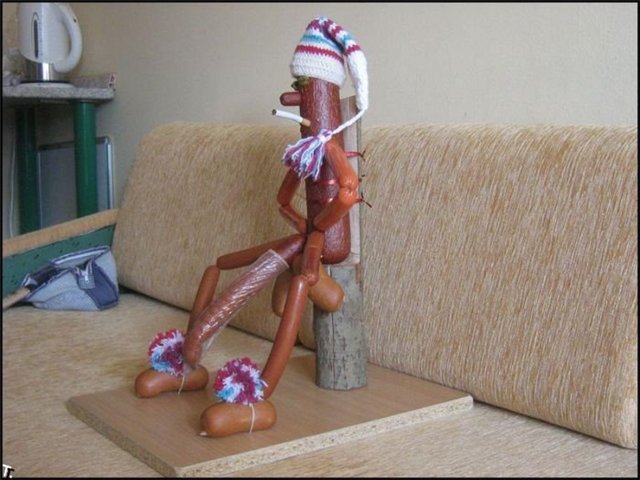 640x480, 58 Kb / колбаса, человечек