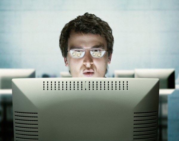 600x475, 58 Kb / сиськи, монитор, очки