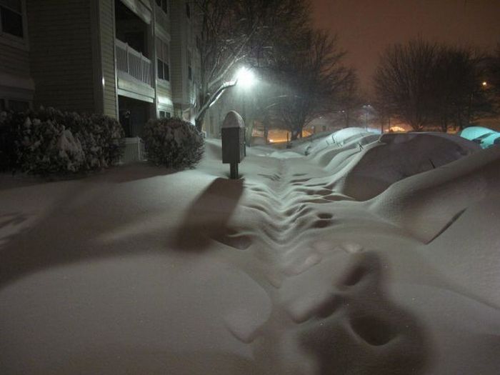 700x525, 37 Kb / снег, фонарь, сугробы